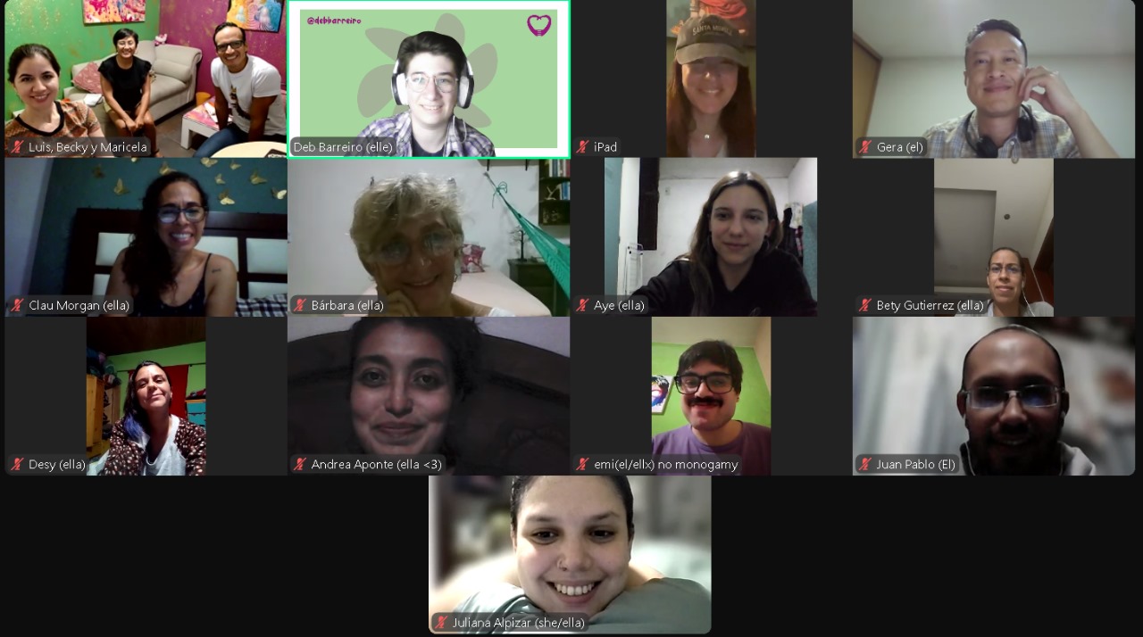 Screenshot de una reunión de diálogos conscientes con Deb Barreiro, se ve una pantalla de forma horizontal, con 7 imágenes de personas que están frente a la cámara de sus dispositivos, está tomado el screen de una reunión de Zoom