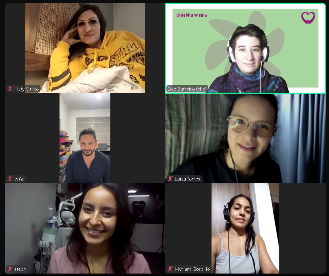 Screenshot de una reunión de diálogos conscientes con Deb Barreiro, se ve una pantalla de forma horizontal, con 7 imágenes de personas que están frente a la cámara de sus dispositivos, está tomado el screen de una reunión de Zoom
