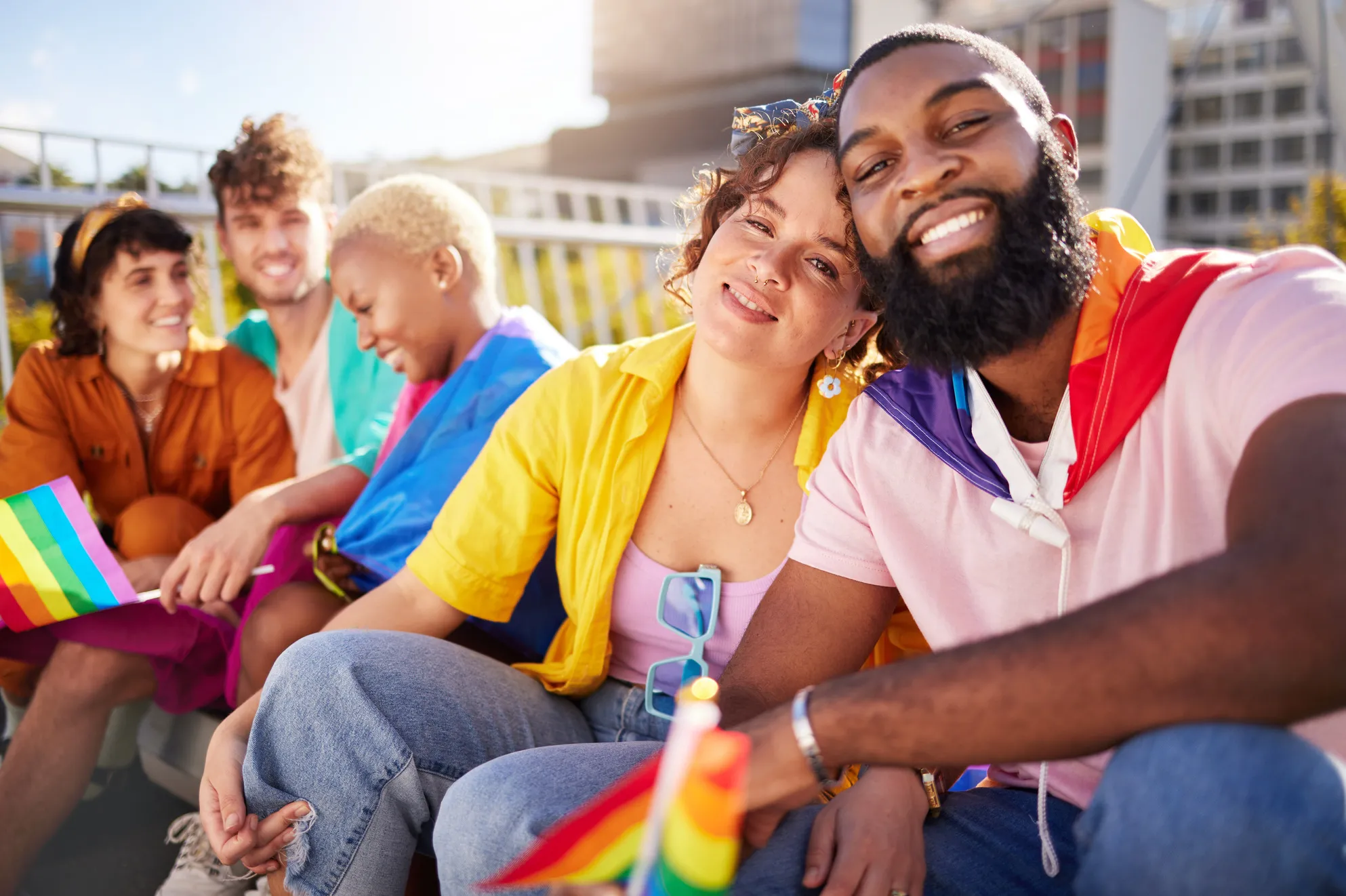 Representación de parejas DADT, son cuatro personas que están sentadas